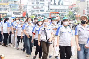 Đông đảo công nhân, người lao động tham dự ngày hội.