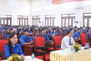 Chương trình được tổ chức trực tiếp, kết nối với 99 điểm cầu xã, phường với sự tham dự của hơn 3.200 cán bộ, đoàn viên, thanh niên.