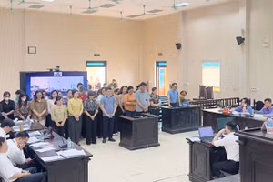 Quang cảnh phiên tòa.