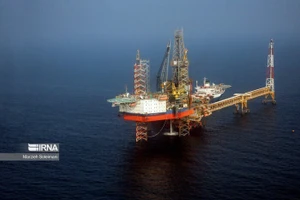 Mỏ khí đốt South Pars ở ngoài khơi thành phố Asaluyeh, miền Nam Iran. Ảnh: IRNA/TTXVN