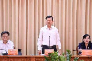 Đồng chí Nguyễn Hồng Lĩnh, Ủy viên Trung ương Đảng, Phó Chủ nhiệm Ủy ban Kiểm tra Trung ương, Phó Trưởng Đoàn Kiểm tra, giám sát phát biểu tại buổi làm việc. (Ảnh: VƯƠNG LÊ)