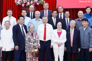 Tổng Bí thư Tô Lâm gặp mặt các đồng chí nguyên Uỷ viên Trung ương Đảng khu vực phía Nam nhân dịp đón Xuân Bính Ngọ 2026. Ảnh: Thống Nhất – TTXVN