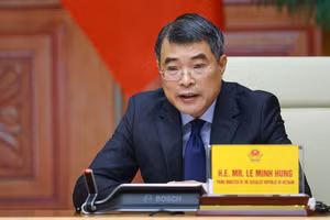 Thủ tướng Lê Minh Hưng phát biểu tại Hội nghị Thượng đỉnh trực tuyến Cộng đồng phát thải ròng bằng 0 châu Á (AZEC) mở rộng. (Ảnh: TTXVN)