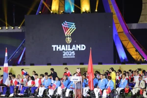 Đoàn vận động viên người khuyết tật Việt Nam tham gia lễ khai mạc. Ảnh: Đỗ Sinh – PV TTXVN tại Thái Lan