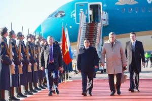 Lễ đón chính thức Thủ tướng Phạm Minh Chính thăm Liên bang Nga được tổ chức trang trọng tại Sân bay quốc tế Vnukovo 2, do Thứ trưởng Bộ Ngoại giao Liên bang Nga Rudenko Andrey Yurevych chủ trì. Ảnh: Dương Giang/TTXVN