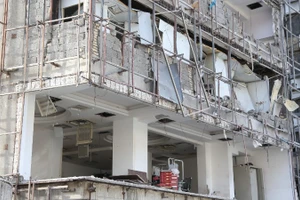 Bệnh viện bị phá hủy sau cuộc không kích tại Tehran, Iran, ngày 7/3/2026. Ảnh: THX/TTXVN