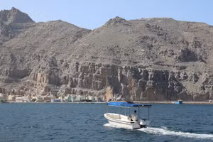 Quang cảnh làng Kumzar ở miền Bắc Oman, gần eo biển Hormuz. Ảnh: THX/TTXVN