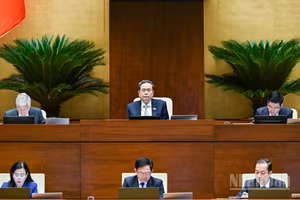 Chủ tịch Quốc hội Trần Thanh Mẫn và các Phó Chủ tịch Quốc hội chủ trì, điều hành phiên họp. (Ảnh: DUY LINH)