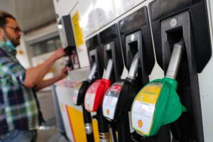 Mộy trạm xăng tại Brussels, Bỉ. Ảnh: THX/TTXVN