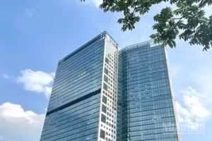 Mười năm qua, tổng nguồn cung văn phòng tại Hà Nội đã tăng khoảng 160%, đạt xấp xỉ 1,74 triệu m² vào năm 2025. (Ảnh: HNV)