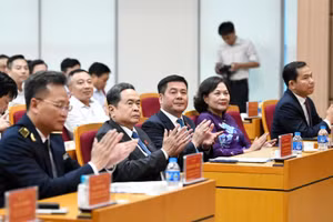 Chủ tịch Quốc hội Trần Thanh Mẫn, các Phó Chủ tịch Quốc hội và các đại biểu dự hội nghị. (Ảnh: DUY LINH)