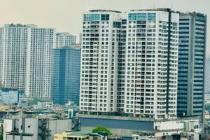 Mở rộng nguồn cung nhà ở trung cấp và bình dân đáp ứng nhu cầu ở thực là yếu tố bảo đảm phát triển bền vững thị trường. (Ảnh: HNV)