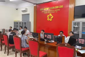 Bảo đảm việc thực hiện thủ tục hành chính, cung cấp dịch vụ công trực tuyến được liên thông, đồng bộ hiệu quả, không bị gián đoạn. (Ảnh: KIỀU GIANG)