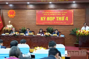 Quang cảnh phiên khai mạc kỳ họp giữa năm của Hội đồng nhân dân tỉnh Cà Mau.