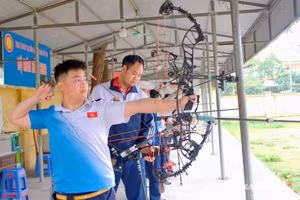 Đội tuyển bắn cung Hải Phòng tập luyện. Ảnh: TIẾN HUY