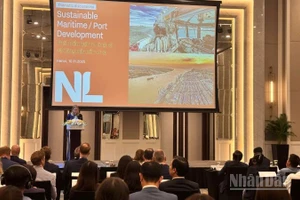 Phiên thảo luận về cảng biển. (Ảnh: HNV)