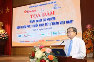 Lãnh đạo Ủy ban nhân dân thành phố Hà Nội phát biểu tại tọa đàm.