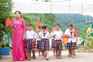 Tiếng trống trường vang lên sau cơn lũ dữ