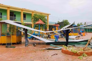 Sau bão số 5, toàn tỉnh Nghệ An có 83 điểm trường bị hư hỏng, thiệt hại gần 40 tỷ đồng.