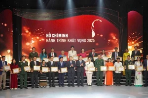 Chương trình đã tôn vinh 32 điển hình tiêu biểu là các tập thể, cá nhân tiêu biểu.