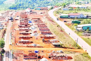 Điểm dân cư liền kề chốt dân quân biên giới xã Quảng Trực với quy mô 60 căn nhà và các công trình phụ trợ, dự kiến hoàn thành và đưa vào sử dụng trước ngày 30/4.