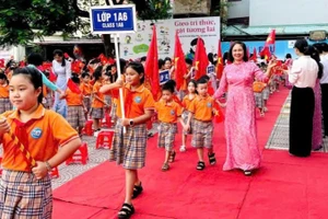 Chào đón học sinh lớp 1 tại Trường tiểu học Ninh Xá, Bắc Ninh.