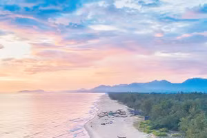 Việt Nam có nhiều làng biển lâu đời, gìn giữ được những nét văn hóa độc đáo. Ảnh: Huỳnh Phương 