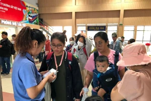 Hành trình lên tàu tại ga Sài Gòn.