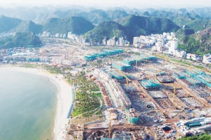 Trung tâm du lịch cao cấp đang dần thành hình tại đặc khu Cát Bà (Hải Phòng). Ảnh: Lê Minh 