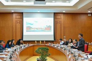 Quang cảnh cuộc họp. 