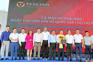 Ra mắt Hiệp hội Chuyển đổi số tỉnh Cà Mau tại chương trình “Cà Mau hưởng ứng Ngày Chuyển đổi số quốc gia năm 2025”.