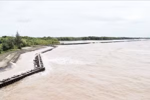 Công trình kè chắn sóng chống sạt lở ở Hòn Đá Bạc, tỉnh Cà Mau.
