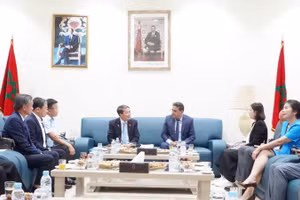 Phó Chủ tịch Quốc hội Nguyễn Đức Hải và Phó Thủ tướng Chính phủ Lê Thành Long cùng Đoàn đại biểu đã thăm, làm việc tại thành phố Tangier. (Ảnh: VĂN CHÚC)