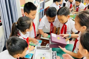 Tiết học Luyện từ và câu bài “Mở rộng vốn từ: Dũng cảm” thông qua hoạt động Khám phá “Chiếc hộp bí mật” của học sinh lớp 4 Trường tiểu học Lý Thường Kiệt, thành phố Huế.