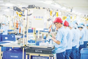 Công nhân trong ca sản xuất tại Công ty TNHH Rhythm. Ảnh trong bài | THÀNH ĐẠT