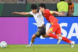 Dù thất bại ở trận bán kết, Khuất Văn Khang (bên phải) và Đội tuyển U23 Việt Nam vẫn cho thấy tiềm năng phát triển.