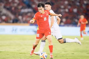 Nguyễn Lê Phát (sinh năm 2007 - ảnh trái) và Nguyễn Công Phương (sinh năm 2006) có cơ hội cùng U21 Việt Nam tham dự ASIAD 2026. Ảnh | VFF-Đồng Nguyên Khang