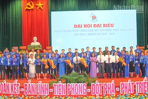 Lãnh đạo tỉnh Vĩnh Long chúc mừng Ban Chấp hành mới nhiệm kỳ 2025-2030. 