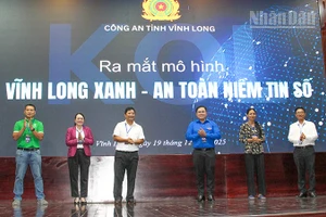 Ra mắt mô hình “Vĩnh Long xanh-An toàn niềm tin số”. 