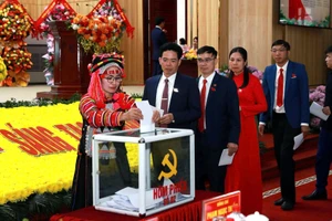 Bỏ phiếu bầu Ban Chấp hành khóa mới tại Đại hội đại biểu lần thứ XV Đảng bộ tỉnh Lai Châu, nhiệm kỳ 2025-2030. Ảnh | TRẦN TUẤN