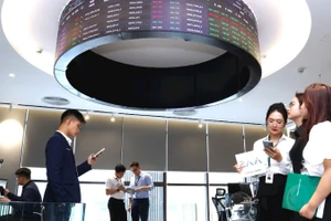 Thông tin thị trường chứng khoán Việt Nam được FTSE Russell nâng hạng đã ngay lập tức tạo hiệu ứng mạnh mẽ đẩy chỉ số VN Index bứt phá qua ngưỡng 1.700 điểm. (Ảnh Minh Dũng)