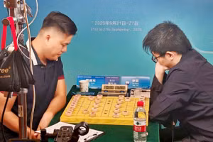 Lại Lý Huynh trong trận chung kết nội dung cờ tiêu chuẩn nam tại Giải cờ tướng thế giới. Ảnh | TLKĐ