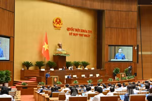 Quang cảnh phiên họp ở hội trường chiều 8/4. (Ảnh: THỦY NGUYÊN)