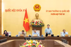 Phó Chủ tịch Quốc hội Nguyễn Khắc Định điều hành nội dung phiên họp. (Ảnh: DUY LINH)