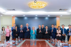 Với hai văn phòng tại Hà Nội và Thành phố Hồ Chí Minh, Queensland trở thành bang đầu tiên của Úc thiết lập trung tâm của khu vực tại Việt Nam.