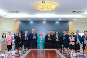 Với hai văn phòng tại Hà Nội và Thành phố Hồ Chí Minh, Queensland trở thành bang đầu tiên của Úc thiết lập trung tâm của khu vực tại Việt Nam.