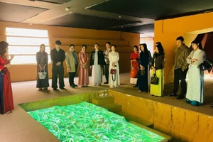 Ứng dụng công nghệ hiện đại giới thiệu di sản tại Bảo tàng Hà Nội.