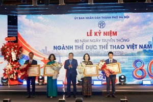 Thành phố Hà Nội tôn vinh những cá nhân có thành tích nổi bật cho sự phát triển thể thao của Thủ đô.