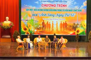 Tọa đàm chương trình "Ánh sáng ngày trở về". 