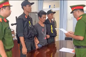 Cơ quan công an thi hành các quyết định đối với Đặng Văn Dùng.